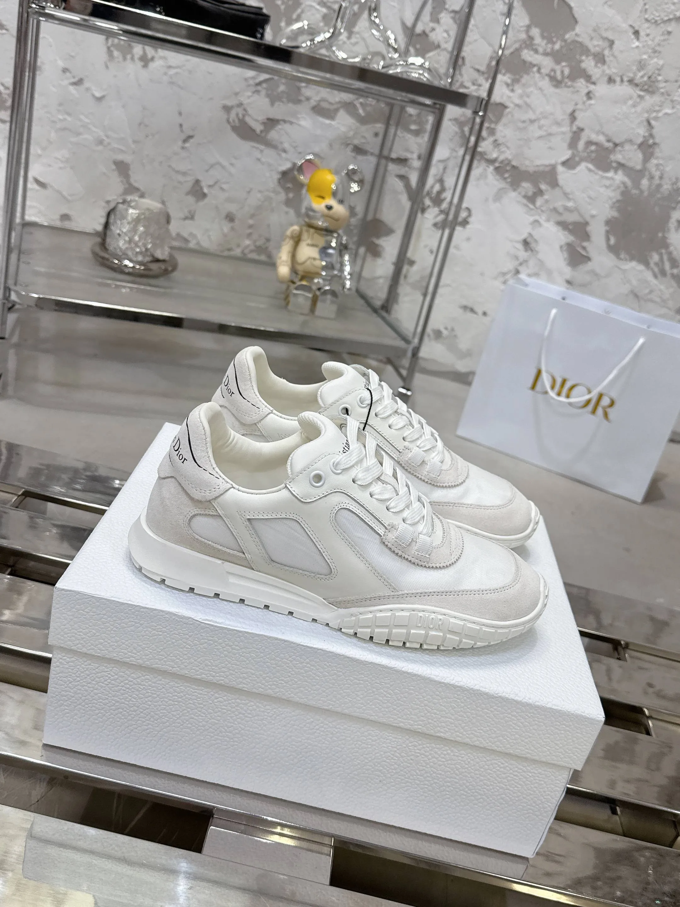 Factory price 640💰 Top version! ! ! Dior Tech sneakers Dior Tech is newly launched, with exquisite color matching and autumn and winter atmosphere. This Dior Tech sneaker is a new product in the 2026 early spring ready-to-wear series. It is equipped with fashionable details and highlights the retro aesthetics. Made of calfskin and suede calfskin upper with transparent mesh side panels and ChristianDior Paris signature on the heel and tongue. A textured, tonal Dior signature sole adds couture style. Upper material: Textile, cowhide split leather, cowhide leather with Christian Dior Paris logo on the heel and tongue Textured Dior logo rubber sole embellished with Christian Dior's lucky star symbol! Size 35-46 (40 for women, 41 for men, 38.45.46, custom made and non-refundable)